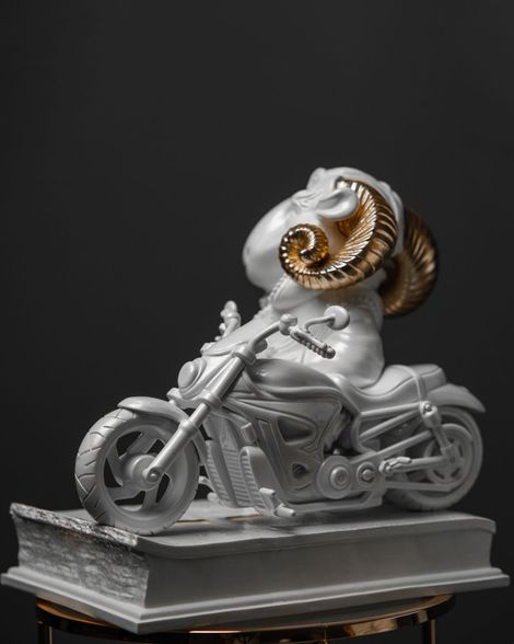 Statuette Rebellious Aries with Gold