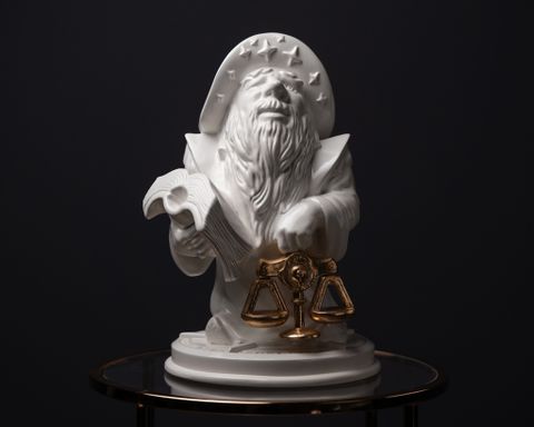 Statuette “Libra with Gold”