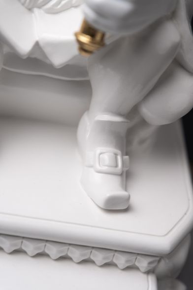 Statuette “Brutal Leo with Gold”