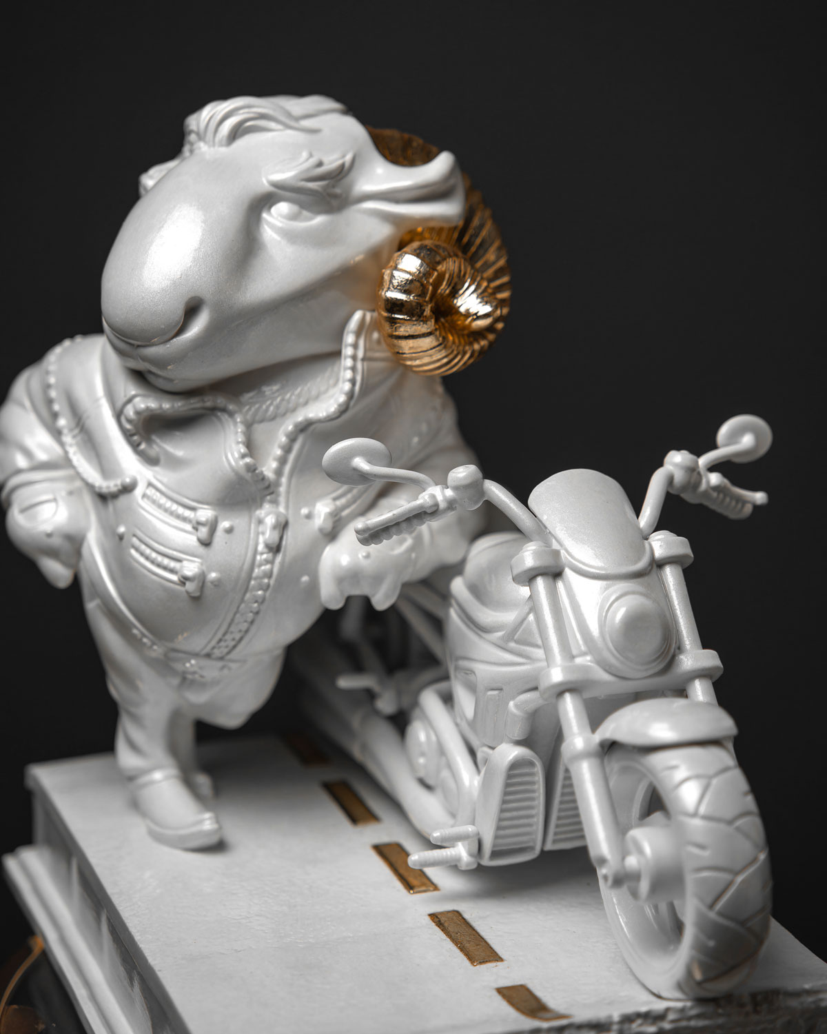 Statuette Rebellious Aries with Gold