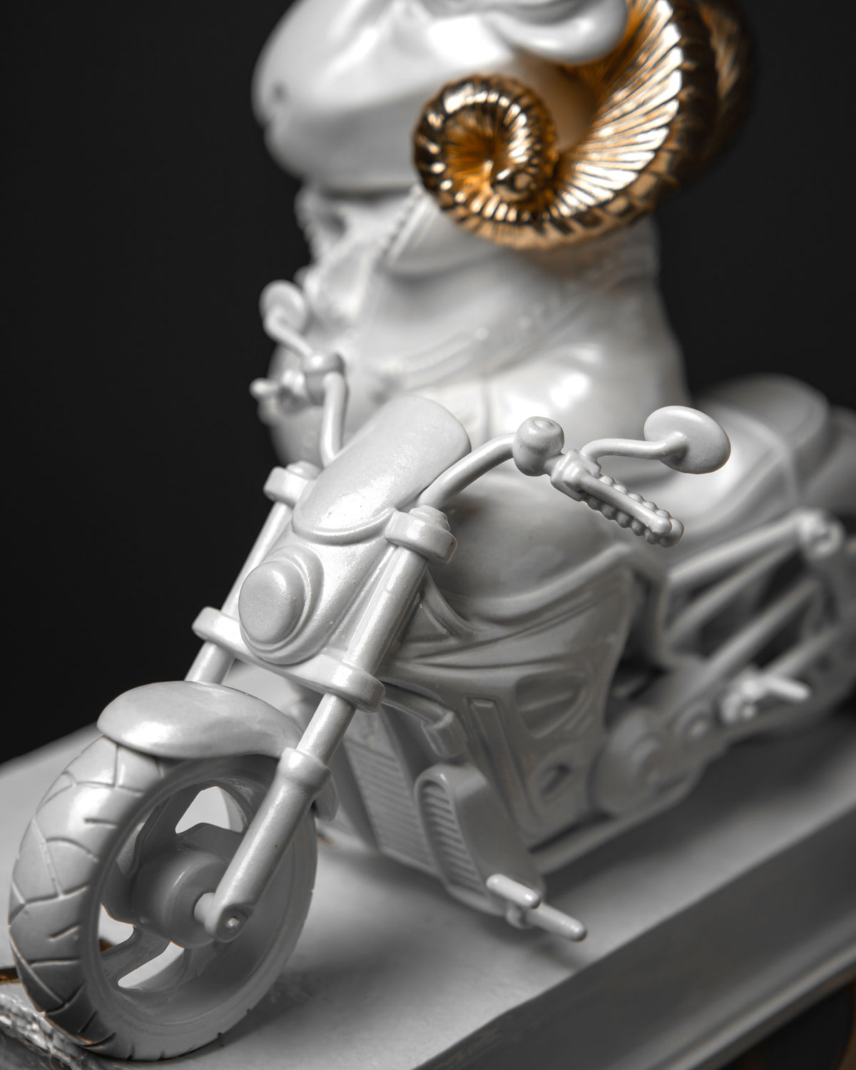 Statuette Rebellious Aries with Gold