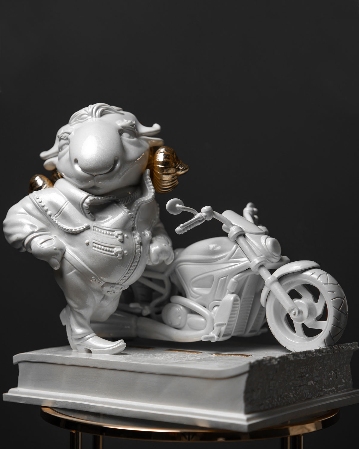 Statuette Rebellious Aries with Gold