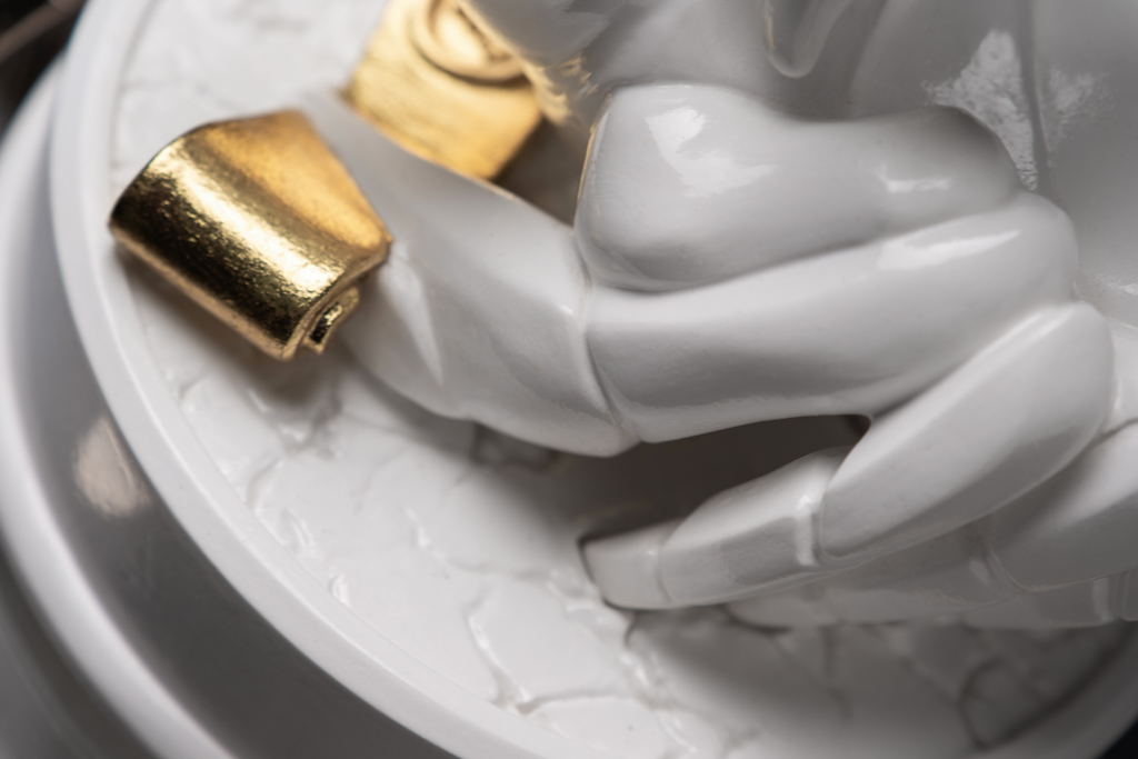 Statuette “Mysterious Scorpio with Gold”