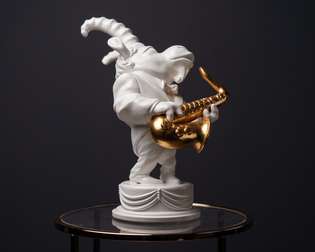 Statuette “Capricorn in the Rhythm of Jazz with Gold”