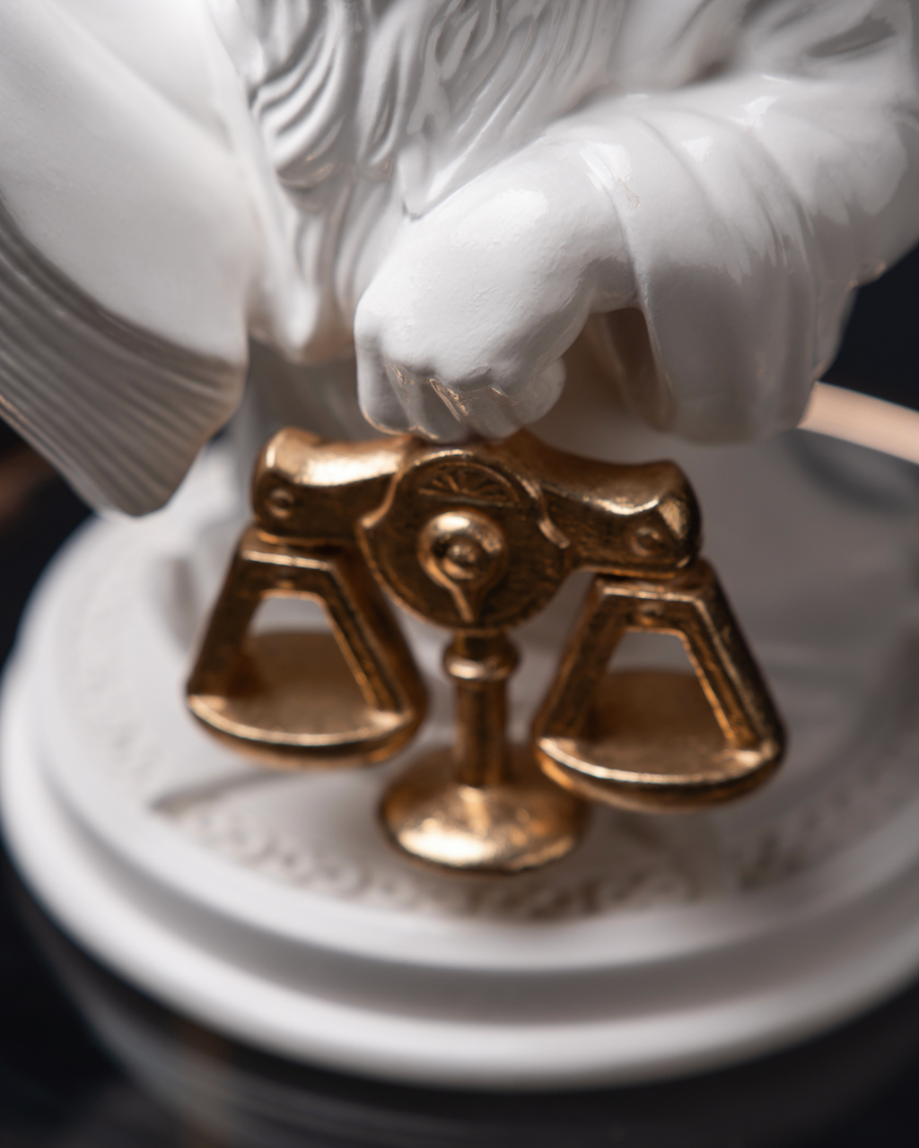 Statuette “Libra with Gold”