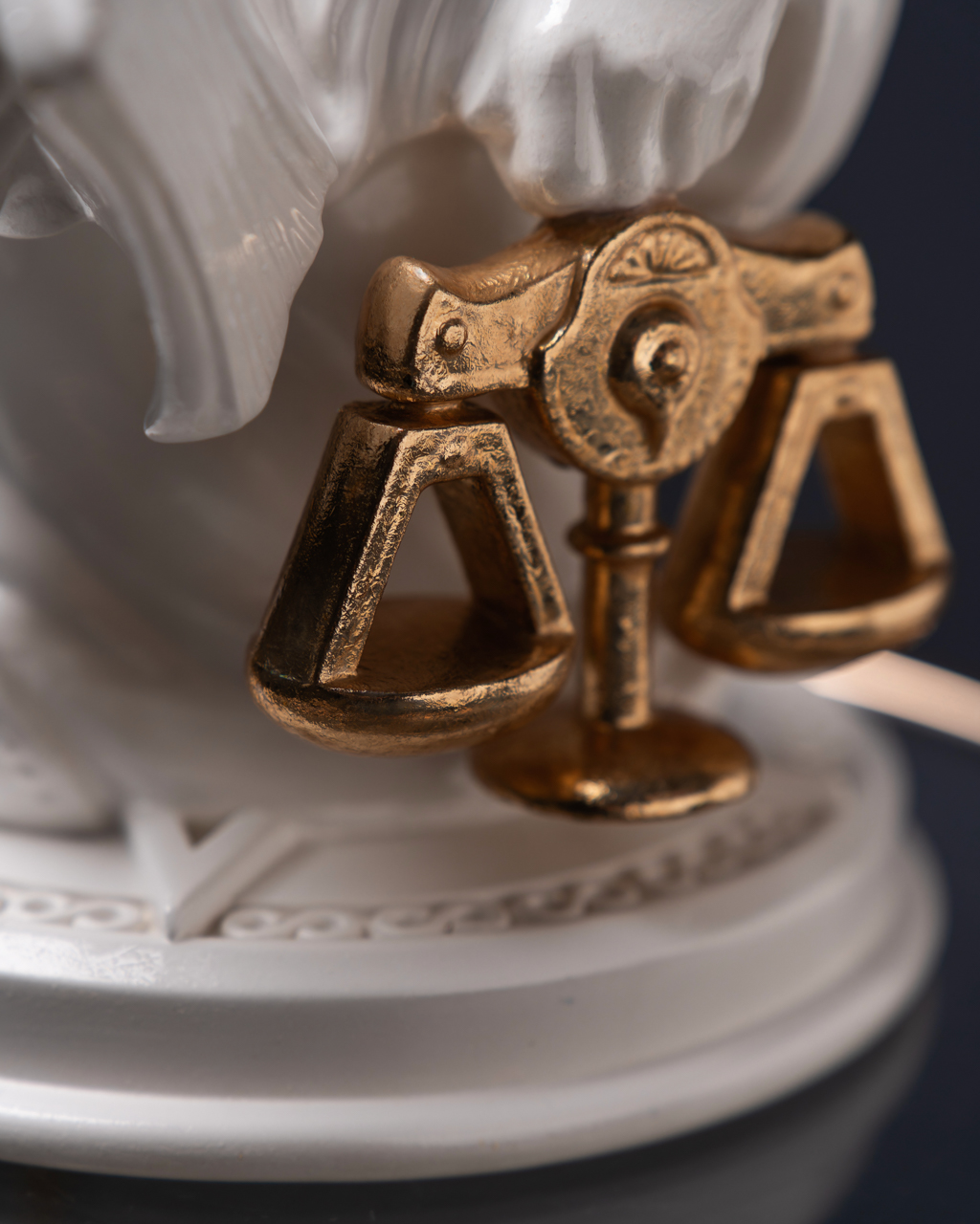 Statuette “Libra with Gold”