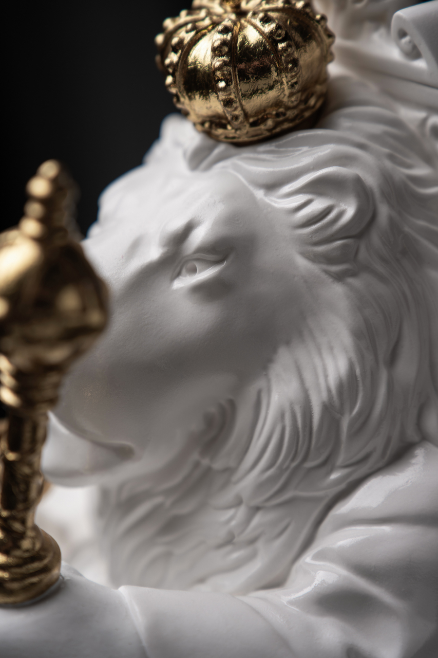 Statuette “Brutal Leo with Gold”