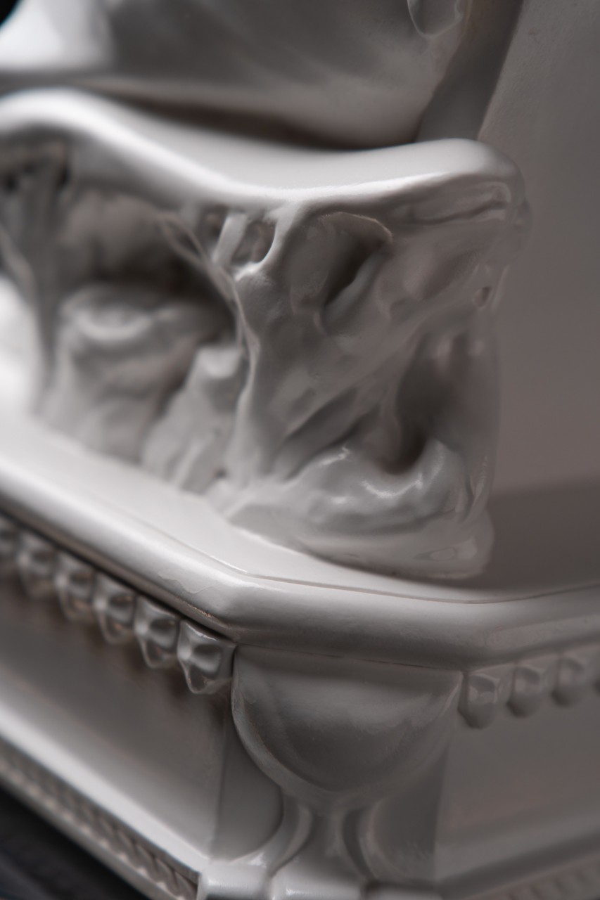 Statuette “Brutal Leo with Gold”