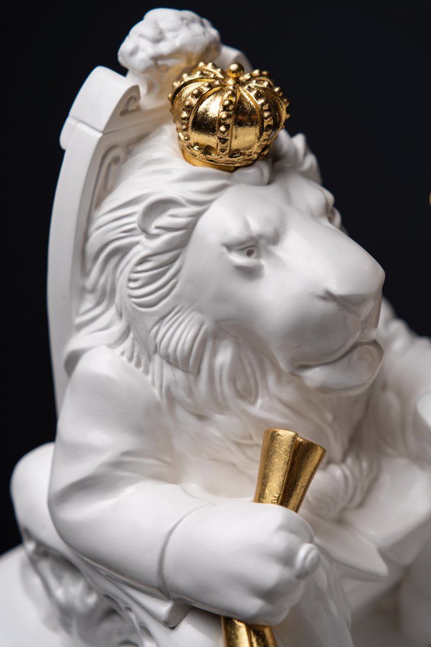 Statuette “Brutal Leo with Gold”