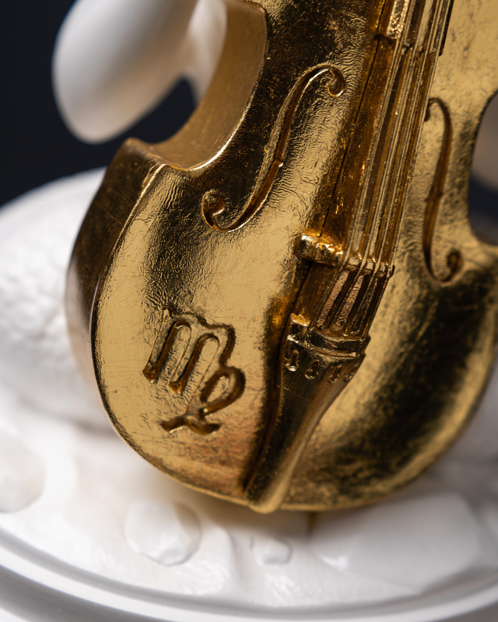 Statuette “Musical Virgo with Gold”