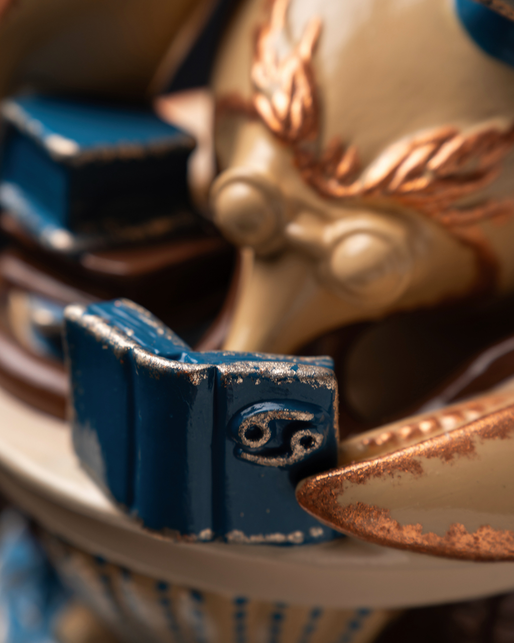 Statuette Cancer – Blue Masquerade