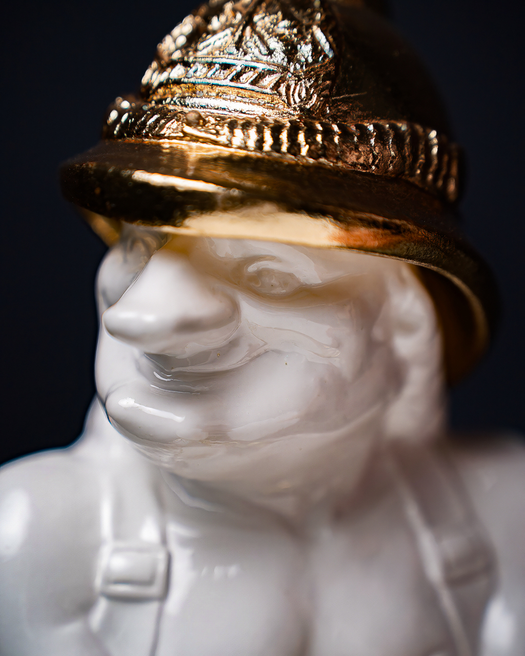 Statuette The Firefighting Aquarius with Gold