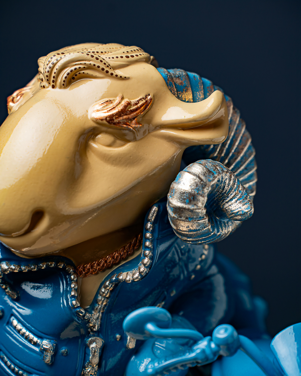Statuette Aries – Blue Masquerade